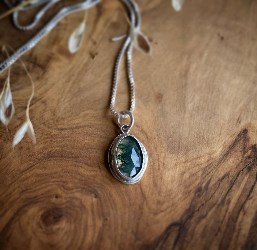 Small Moss Agate Pendant with Box Chain